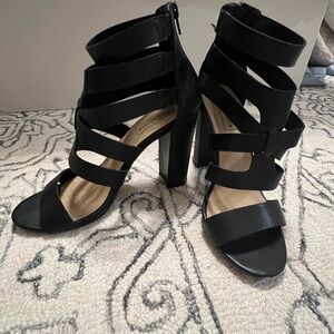 Steve Madden black gladiator pumps as 8.5